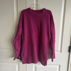 Abercrombie & Fitch Women’s Crewneck Magenta ribbed Sweater size M